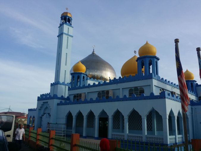 En moské med de svenska färgerna! A Mosque with the Swedish colors!