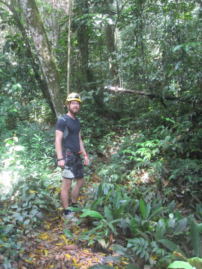 In i djungeln med hjälm och lampa! Into the jungle with helmet and lamp!