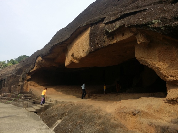 Grottorna är uthuggna för hand och boplats för dåtidens folk! The caves are carved by hand and a nesting place for people in the past!