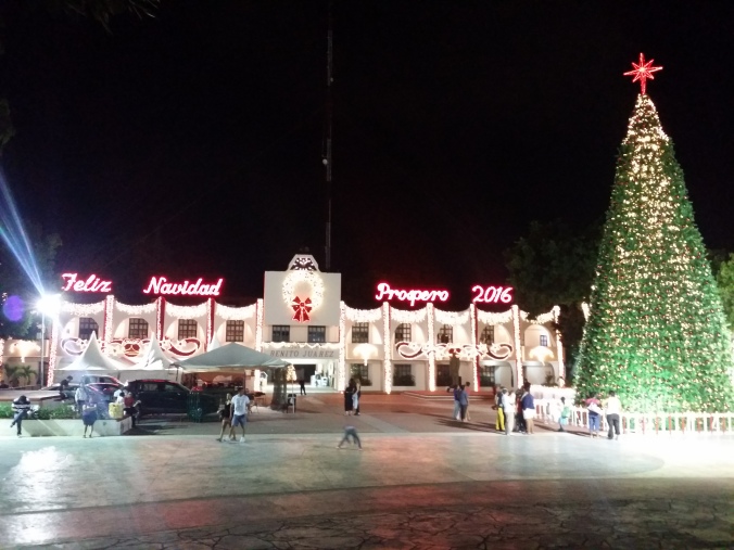 Cancúns stadshus är redo för julen! Cancún's City Hall is ready for Christmas!